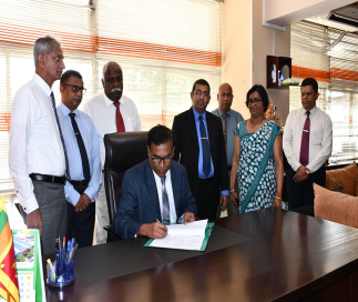 ධීවර, ජලජ සහ සාගර සම්පත් අමාත්‍යාංශයේ නව ලේකම් ආචාර්ය බී. කේ. කෝලිත කමල් ජිනදාස මහතා රාජකාරි අරඹයි