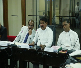 கிழக்கு மாகாண கடற்பரப்புக்குள் இடம்பெறும் கடல் கொள்ளைச் சம்பவங்களைத் தடுப்பதற்கு உரிய நடவடிக்கைகளை முன்னெடுக்குமாறு பாதுகாப்பு தரப்பினரிடம் அமைச்சர் இராமலிங்கம் சந்திரசேகர் கோரிக்கை விடுப்பு