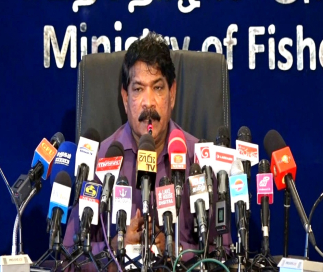 ඉන්දීය ධීවරයින් ශ්‍රී ලංකා මුහුදු සීමාවට අනවසරයෙන් ඇතුළු වුවහොත් අත්අඩංගුවට ගැනීම් දිගටම සිදුවනු ඇත. බෝට්ටු රාජසන්තක කරනු ලැබේ. මෙම ගැටලුව සම්බන්ධයෙන් සම්මුතියකට ඉඩක් නැත - අමාත්‍ය රාමලිංගම් චන්ද්‍රසේකර්