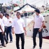 Current Minister - Observing the activities of the Dikkowita Fishery Harbour 21-09-2020